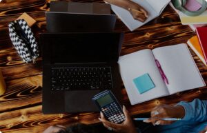 طاولة سطح المكتب