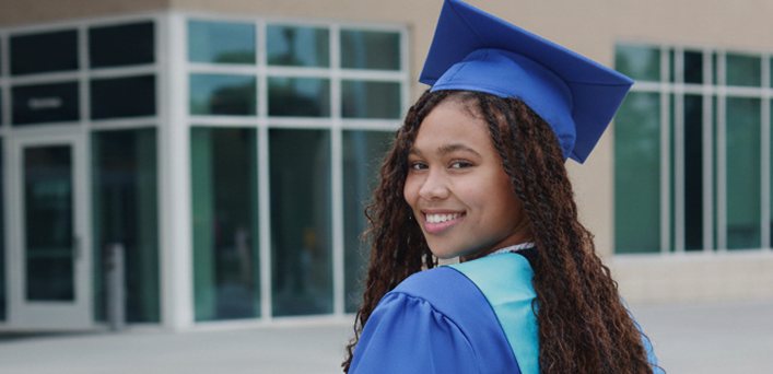 الفتاة المتخرجة